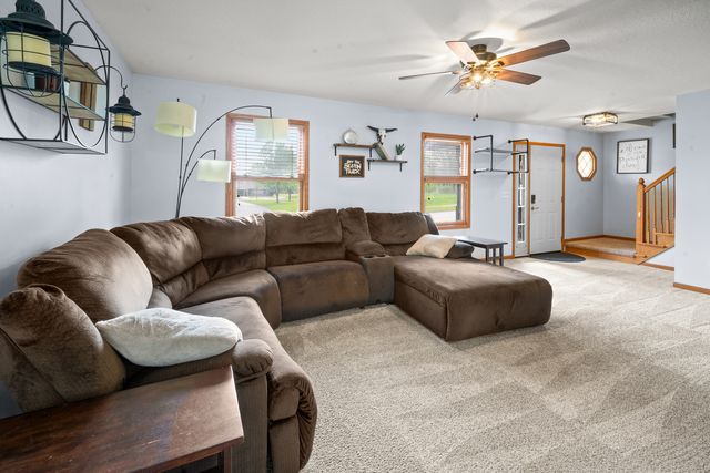 4620 N Division Street, Davenport, IA 52806