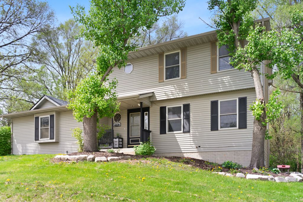 4620 N Division Street, Davenport, IA 52806