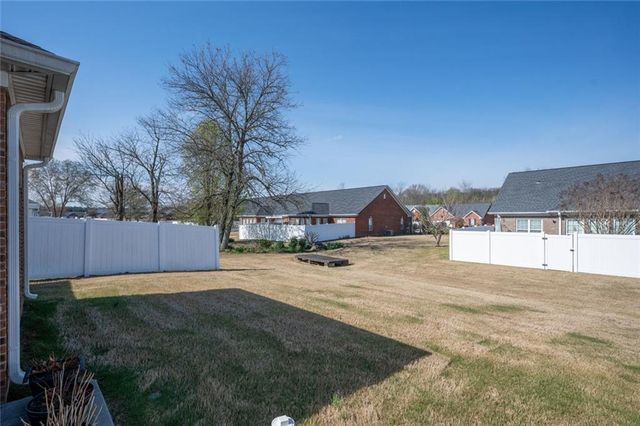 240 Regency Lane SW, Calhoun, GA 30701