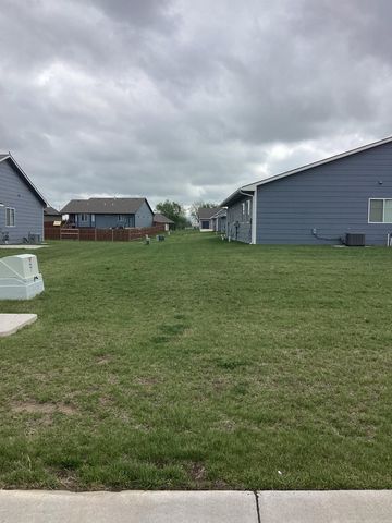 10540-10542 E Conifer St, Wichita, KS 67207