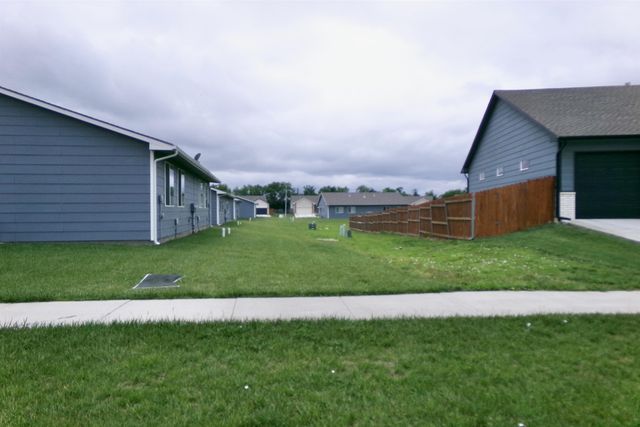 10540-10542 E Conifer St, Wichita, KS 67207