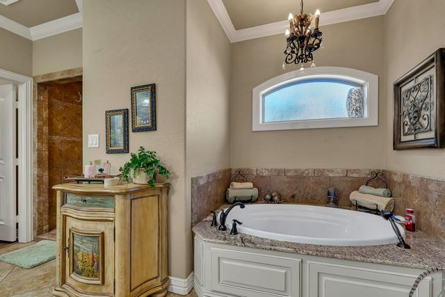 1904 Oak Knoll Cr., Longview, TX 75605