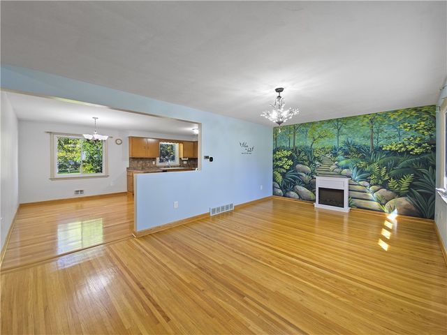 61 Debby Lane, Gates, NY 14606