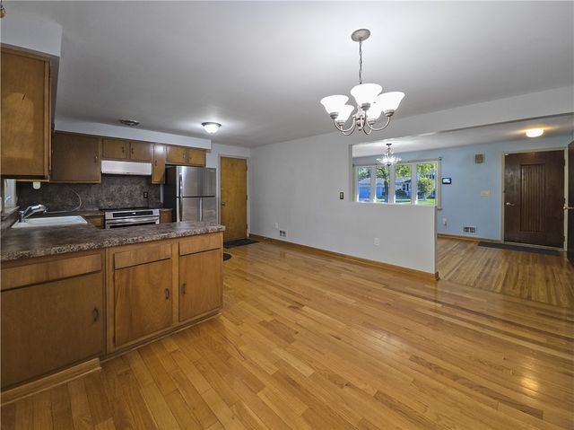 61 Debby Lane, Gates, NY 14606