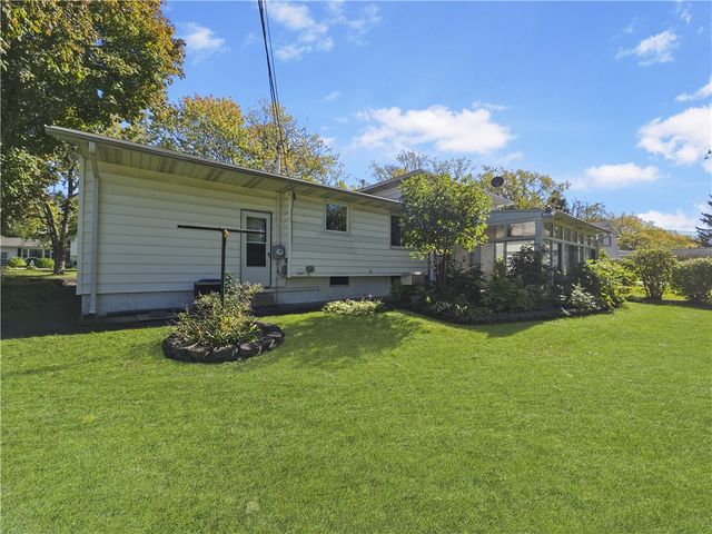 61 Debby Lane, Gates, NY 14606