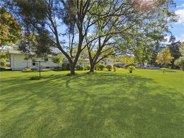 61 Debby Lane, Gates, NY 14606