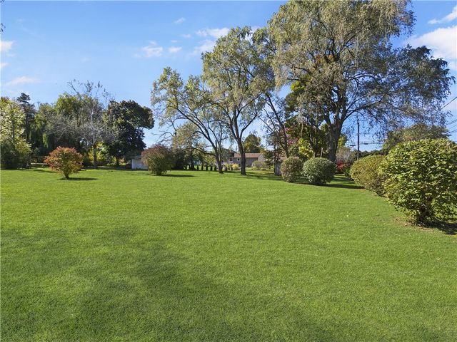 61 Debby Lane, Gates, NY 14606