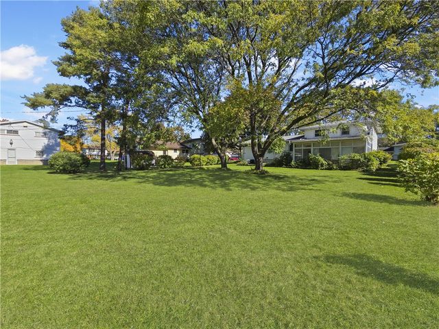 61 Debby Lane, Gates, NY 14606