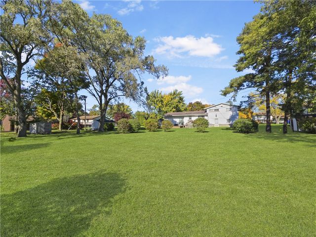 61 Debby Lane, Gates, NY 14606