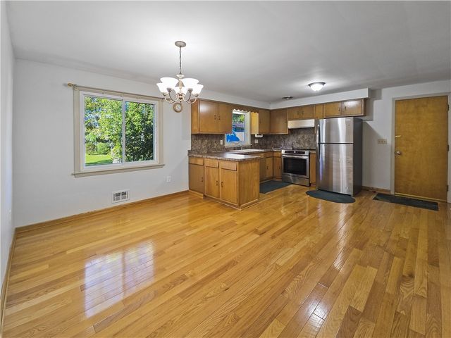 61 Debby Lane, Gates, NY 14606