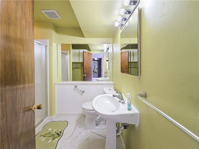 61 Debby Lane, Gates, NY 14606