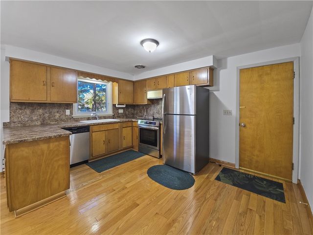 61 Debby Lane, Gates, NY 14606