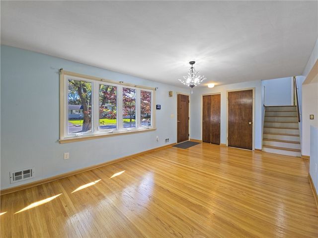 61 Debby Lane, Gates, NY 14606