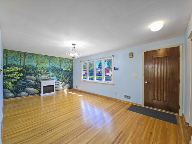 61 Debby Lane, Gates, NY 14606