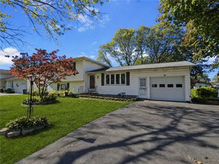 61 Debby Lane, Gates, NY 14606