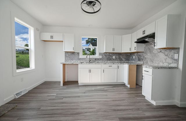 910 East Street, Lamont, IA 50650