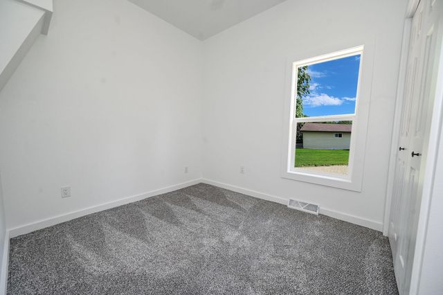 910 East Street, Lamont, IA 50650