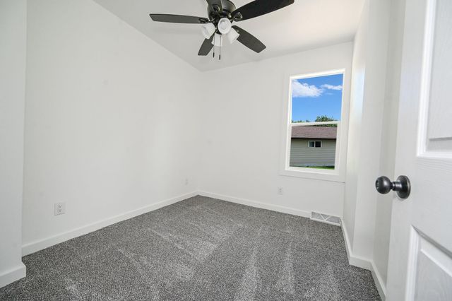 910 East Street, Lamont, IA 50650