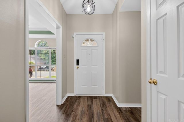 1212 River Oaks Drive, Benton, AR 72019