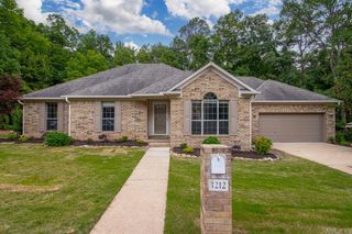 1212 River Oaks Drive, Benton, AR 72019