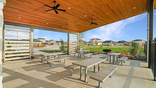 2213 Laurel Bloom Ln, Sealy, TX 77474