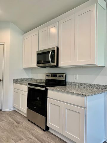 2213 Laurel Bloom Ln, Sealy, TX 77474