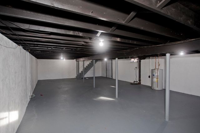 35 Ludlow Rd, South Hadley, MA 01075