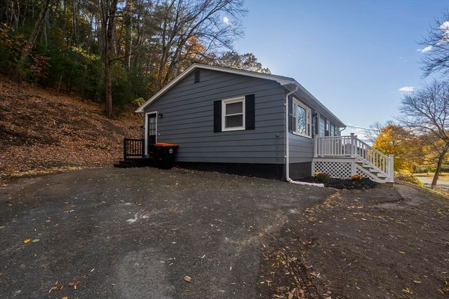 35 Ludlow Rd, South Hadley, MA 01075