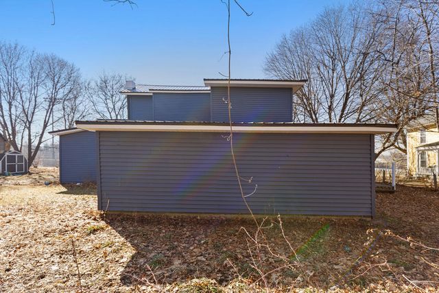 101 River Court, St. Louis, MI 48880