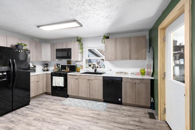 101 River Court, St. Louis, MI 48880