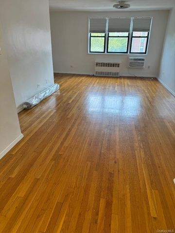 84-10 153rd Avenue 4H, Howard Beach, NY 11414