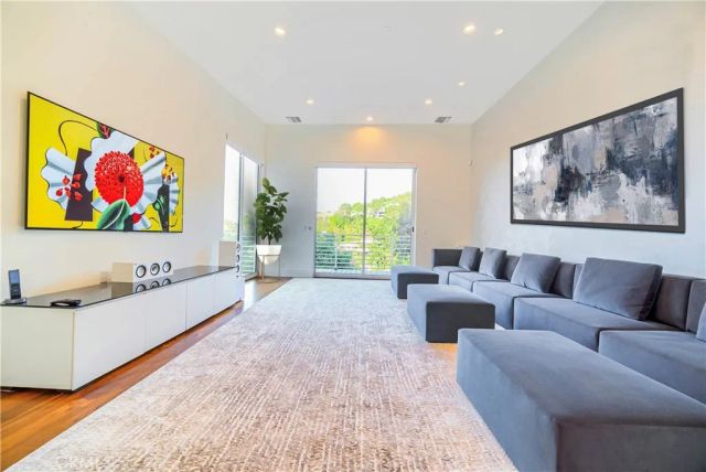 3964 Sumac Drive, Sherman Oaks, CA 91403