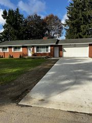 9030 Maplewood Drive, Berrien Springs, MI 49103