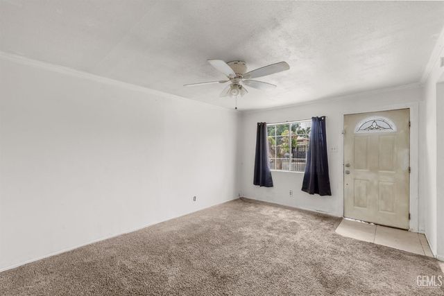 10001 Waco Avenue, Lamont, CA 93241