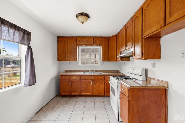 10001 Waco Avenue, Lamont, CA 93241