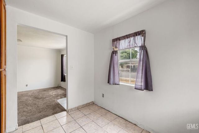 10001 Waco Avenue, Lamont, CA 93241