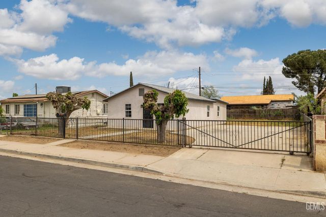 10001 Waco Avenue, Lamont, CA 93241