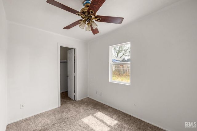 10001 Waco Avenue, Lamont, CA 93241