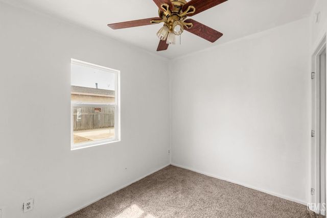 10001 Waco Avenue, Lamont, CA 93241