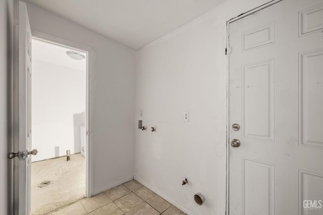 10001 Waco Avenue, Lamont, CA 93241