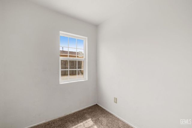 10001 Waco Avenue, Lamont, CA 93241