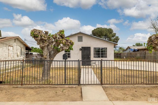 10001 Waco Avenue, Lamont, CA 93241