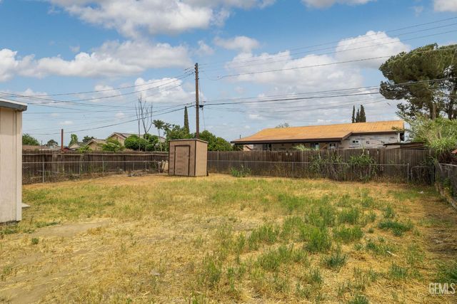 10001 Waco Avenue, Lamont, CA 93241