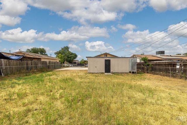 10001 Waco Avenue, Lamont, CA 93241