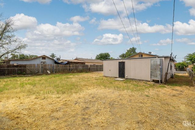 10001 Waco Avenue, Lamont, CA 93241