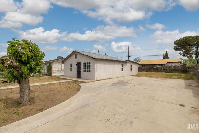 10001 Waco Avenue, Lamont, CA 93241