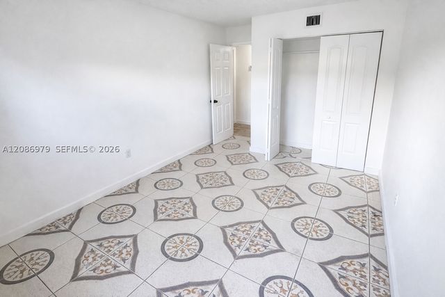 3700 NW 21st St 109, Lauderdale Lakes, FL 33311