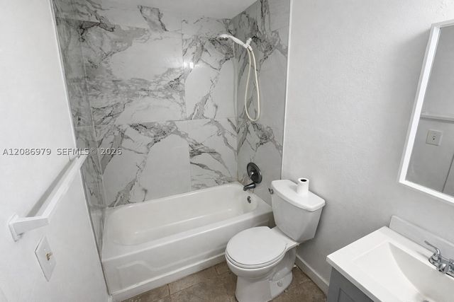 3700 NW 21st St 109, Lauderdale Lakes, FL 33311