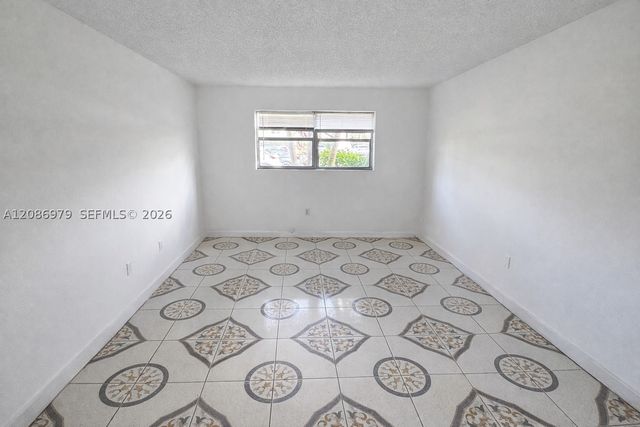 3700 NW 21st St 109, Lauderdale Lakes, FL 33311
