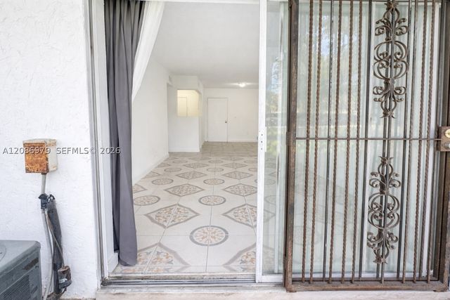 3700 NW 21st St 109, Lauderdale Lakes, FL 33311